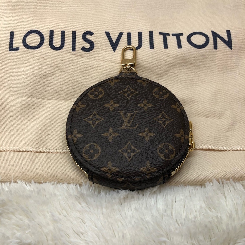 BNWT LV Round Coin Pouch!